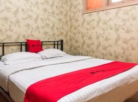 RedDoorz near RS Siloam Karawaci，位于Klapadua的酒店