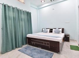 Hotel Premium Ayodhaya With Ac Rooms And Free Pick Up From Station，位于Ayodhya的酒店