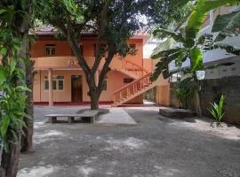 Lovely 4 bedroom top floor home in Kokkuvil East