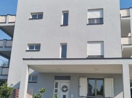 Apartmani Sutomore Tri Palme，位于苏托莫雷的酒店