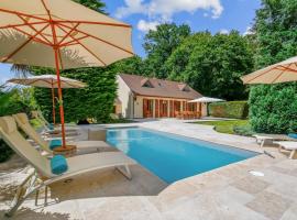 Magnifique Villa, 1H de Paris, Piscine chauffée !，位于Labosse的酒店
