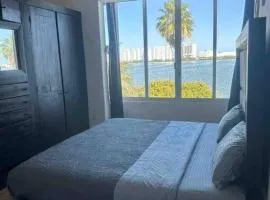 Prime Lagoonfront Apt in Hotel Zone - Walk to Beaches & Nightlife