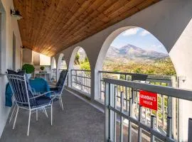 Grandma's House Mani