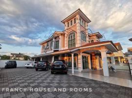 Castle Bungalow In Bercham Ipoh，位于Kampong Tasek的酒店