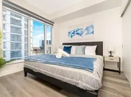 Upscale 1BR Condo with King Bed and Amazing Cityscape Views