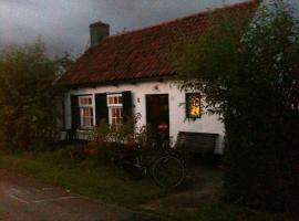 Lovely cottage by the seaside，位于斯鲁伊斯的酒店