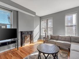 Amazing Recently Rehabbed STL Unit in Prime Soulard Location 713a，位于Soulard的别墅