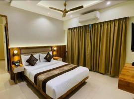 Hotel Royal Sarovar Vrindavan Near Prem Mandir，位于范兰德凡的酒店