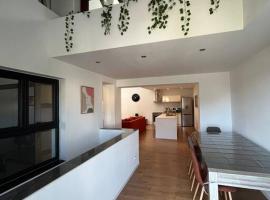 Logement chaleureux et spacieux，位于唐莱沃斯热的酒店