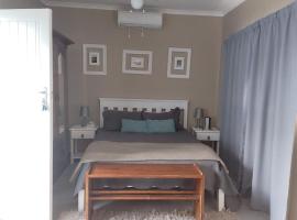 Charming 3-Bed House in Beaufort West，位于博福特西的酒店