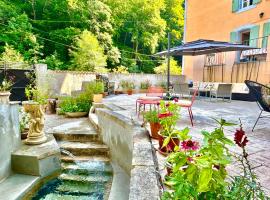 Notre-Dame d'Escouloubre Sources d'eaux chaudes privées et sauna，位于Escouloubre的酒店