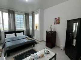 Corniche Street - Extremely Unique Room