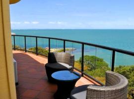 Sunset Sails Penthouse Redcliffe，位于雷德克利夫的酒店