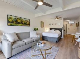 Kihei Bay Surf 140 - Remodeled ground floor Kihei gem across from beach，位于基黑的酒店