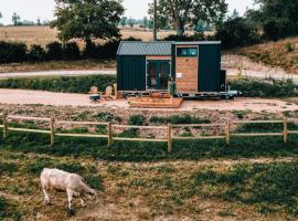 La Tiny Alchimiste by Tiny Away，位于Cressanges的酒店