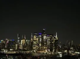 Sunny Apt by the park Mins away from midtown New York