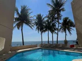 Beautiful Beachfront Apartment with Pool Relaxing Getaway