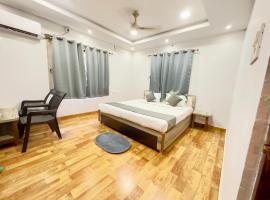 Hi5 Hotel Aryan，位于Khandagiri的酒店