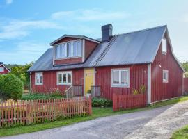 4 Bedroom Gorgeous Home In Sölvesborg，位于瑟尔沃斯堡的酒店