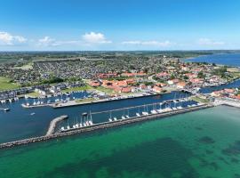 Karrebaeksminde Strandhotel，位于Karrebæksminde的酒店
