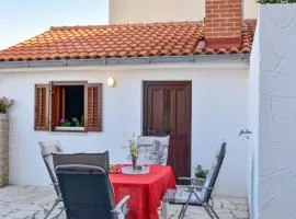 Pet Friendly Home In Nin With Kitchen