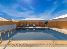 Royal Jaisalmer Resort with Swimming Pool，位于斋沙默尔的酒店