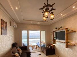 Appartement luxueux avec vue magnifique sur mer，位于Mehdiya-Plage的酒店