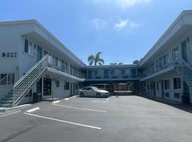 Super 8 by Wyndham Oceanside Downtown，位于奥欣赛德的酒店