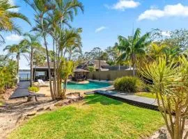 Waterfront Oasis Lakefront Villa