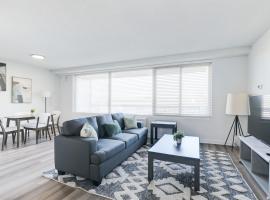 2BR Arlington Gem: Stylish & Conveniently Located，位于阿林顿的酒店