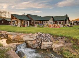 Cottage 21 on the 16th Hole at Old Kinderhook，位于Roach的酒店