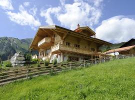 Mountain Top Chalet with fantastic views，位于代堡的酒店