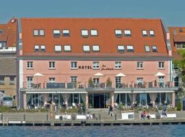 Hotel Am Yachthafen，位于瓦伦的酒店