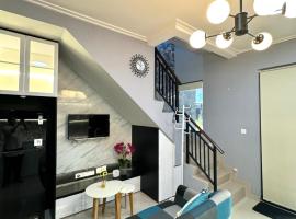 CJ House PIK 2，位于Cirunipak的酒店