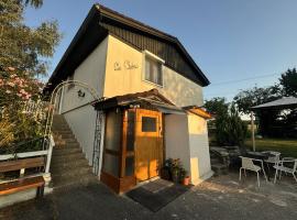 Joli Appartement paisible，位于Corcelles-sur-Chavornay的酒店