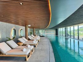 Dolinas Climbing Hotel，位于莫什港的带停车场的酒店