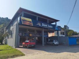 Dom João Pousada，位于瓜拉克萨巴的酒店