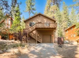 Landfall on the North Shore - Fenced Yard, Walking Distance to Lake