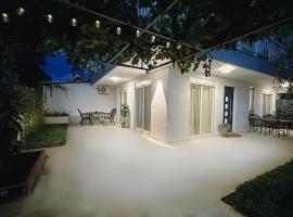 Modern Seaside Retreat with Private Patio and Parking，位于奥林匹亚基·阿克蒂的酒店