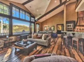 Elegant mountain retreat at Deer Valley, walk to skiing, private hot tub, mountain views