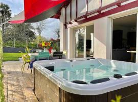 Haurren Zoriona - Maison Basque Moderne Climatisée avec Jacuzzi，位于Amotz的酒店