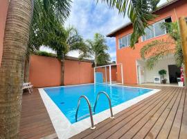 Casa charmosa condomínio piscina Praia de Juquehy, São Sebastião，位于朱奎的酒店