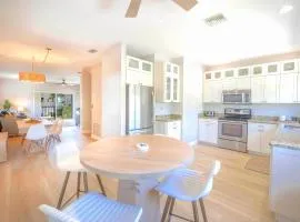Ocean-Views, Pool, Private Elevator, Covered Patio & Fire-Table, 150 steps to Beach!
