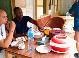 Peace Hotel，位于Kārakal的酒店