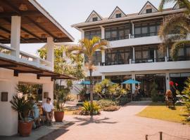 San Juan Surf Resort La Union，位于圣胡安的带停车场的酒店