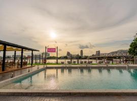GLOW Bangkok Riverside，位于曼谷的酒店