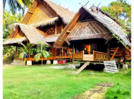 Nusa Simalaige Surf Camp，位于Masokut的酒店