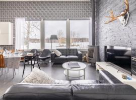 Villa Salmi, J&auml;ms&auml;, 10 km Himokselta，位于Kaipola的带热水浴缸的酒店