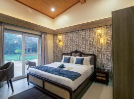 Spacious 5 BHK Farmstay with Private Pool & Lush Gardens，位于马尼萨的别墅