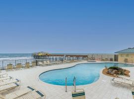 Ocean Front Condo with Amazing Views! Sunglow Resort 402 by Brightwild，位于德通纳海滩海岸的酒店